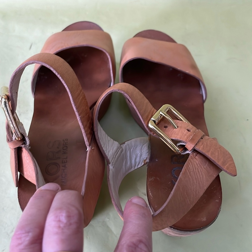 Vintage caramel color/gold Kors Michael Kors leather wedges - Picture 11 of 11